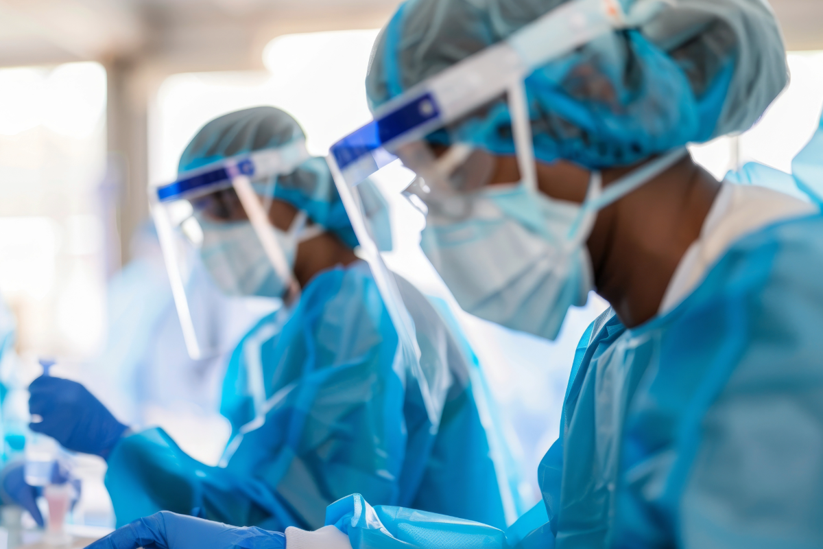 2 Women working in a lab wearing PPE clothing