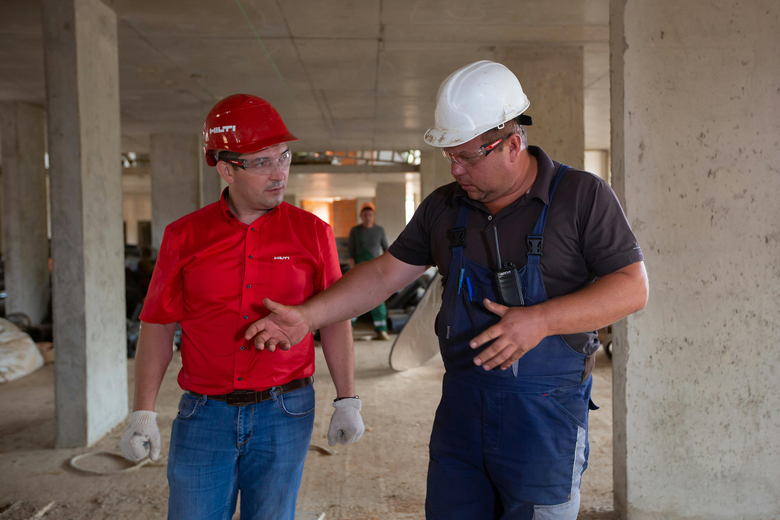 Employees on Site // risk assessment, how can you promote safety in the workplace, health and safety requirements in the workplace