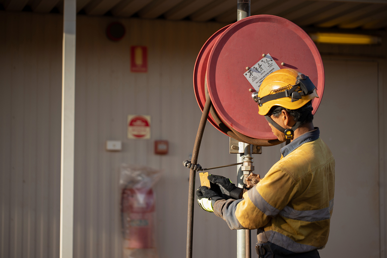 Picture-of-man-in-fire-resistant-clothing