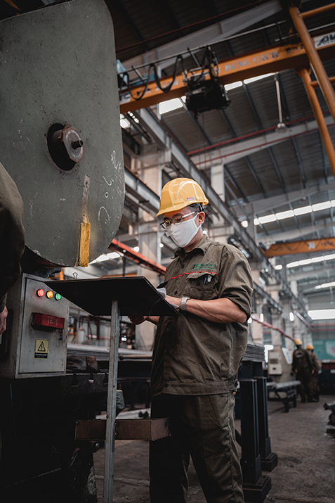 Essential Workwear Guide: Durable and Comfortable Clothing for Professionals