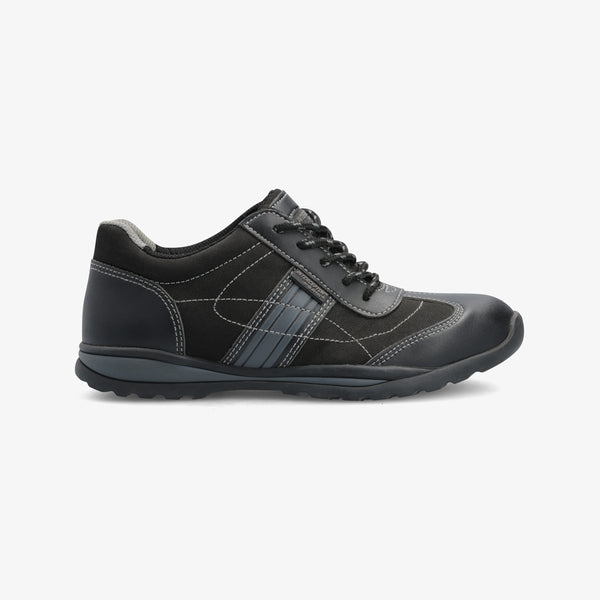 Interceptor Wanamume: Black work boot with laces, steel toe cap, and heat resistance.