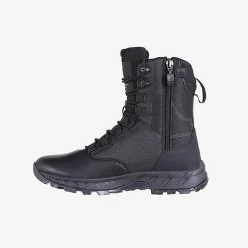 Magnun Classic II 8.0 SZ: Black work boot with laces, lightweight design, and athletic construction.