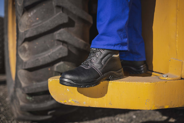 Raptor Safety Boot: Black work boot with laces, steel toe cap, and available in multiple sizes.